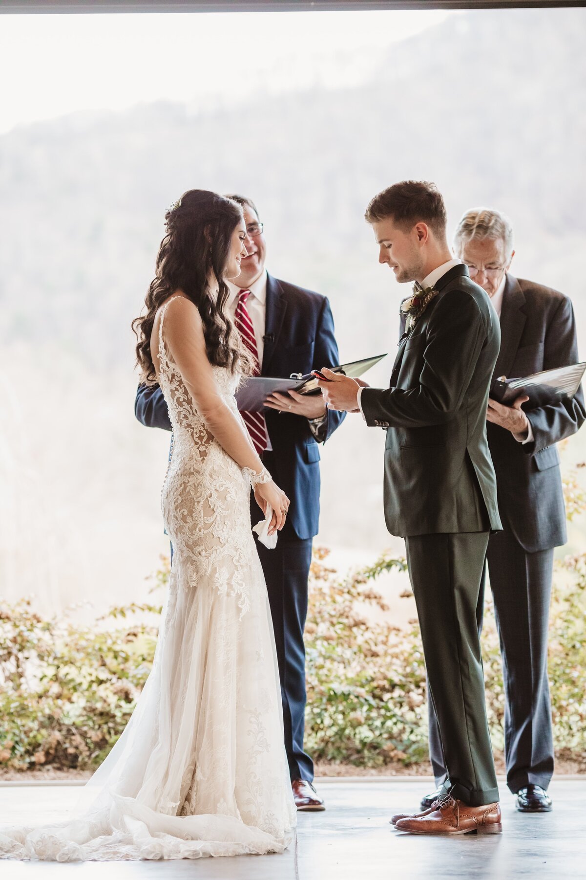 bride-groom-wedding-ceremony-chestnut-ridge