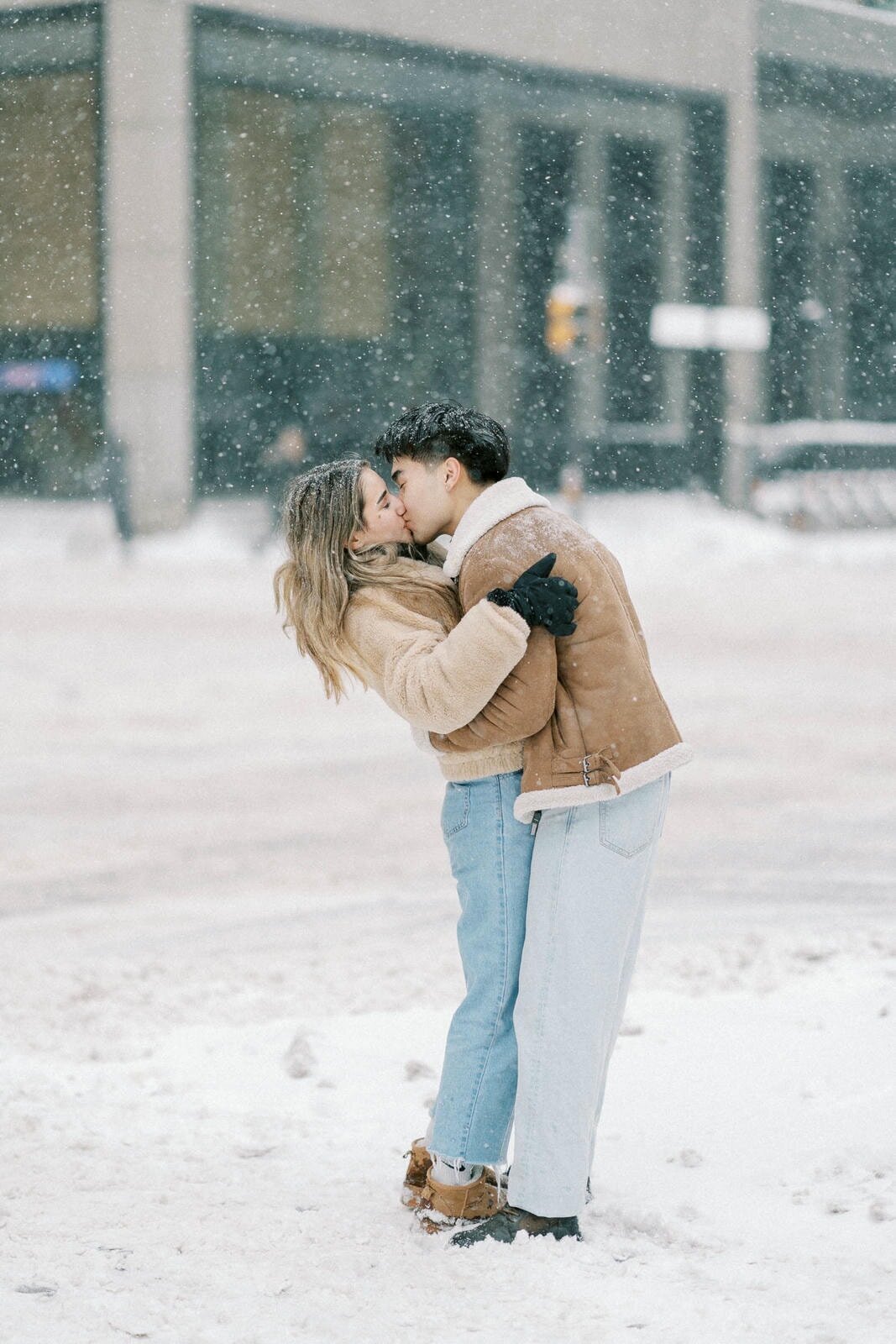 E10-Winter-snowy-engagement-photoshoot-in-Toronto-Zhan-and-Tina-2025-02-16-2500px-1040
