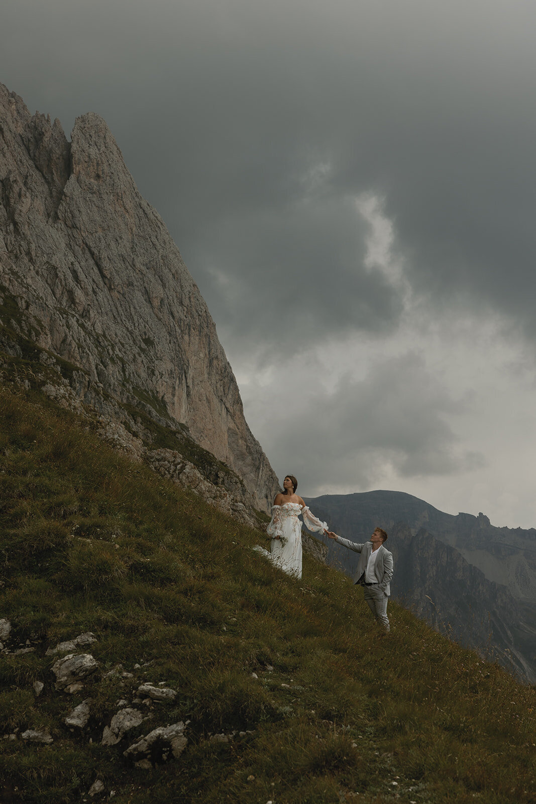 destination-wedding-elopement-photographer-italy-dolomites-seceda-documentary-tanya-davids-photo-film-141