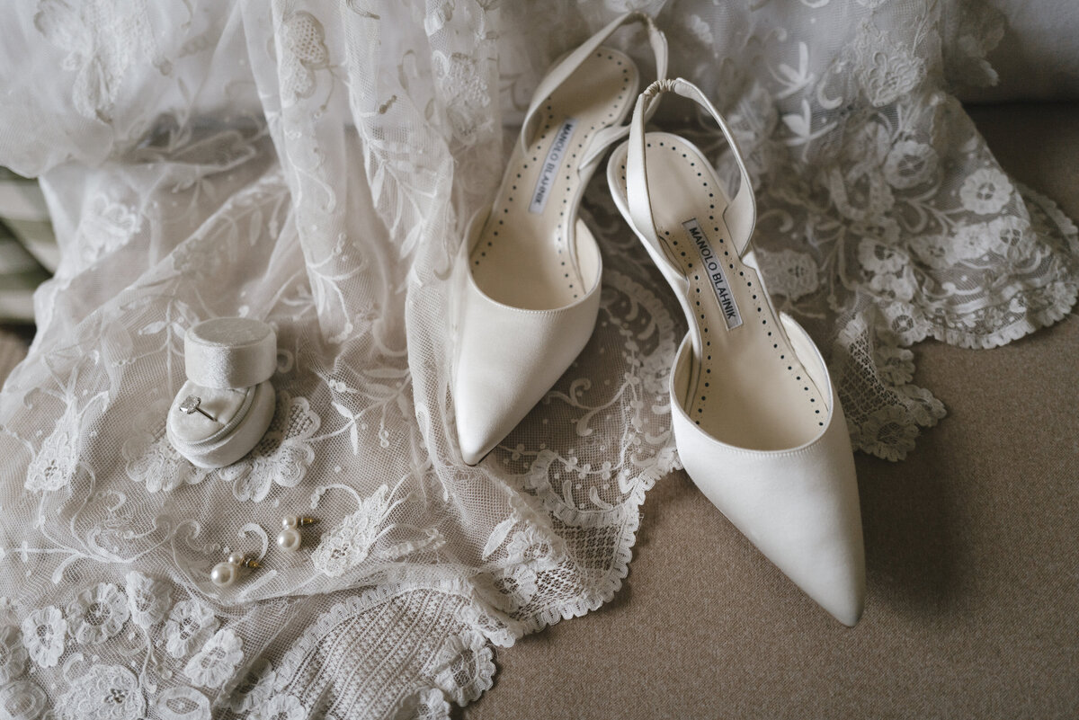 Marthas-vineyard-wedding-planner-kg-events-design-luxury-destination-weddings-private-events-corporate-events-edgartown-ma-event-designer-outdoor-tented-wedding-reception-island-wedding-vogue-wedding-pohogonot-189