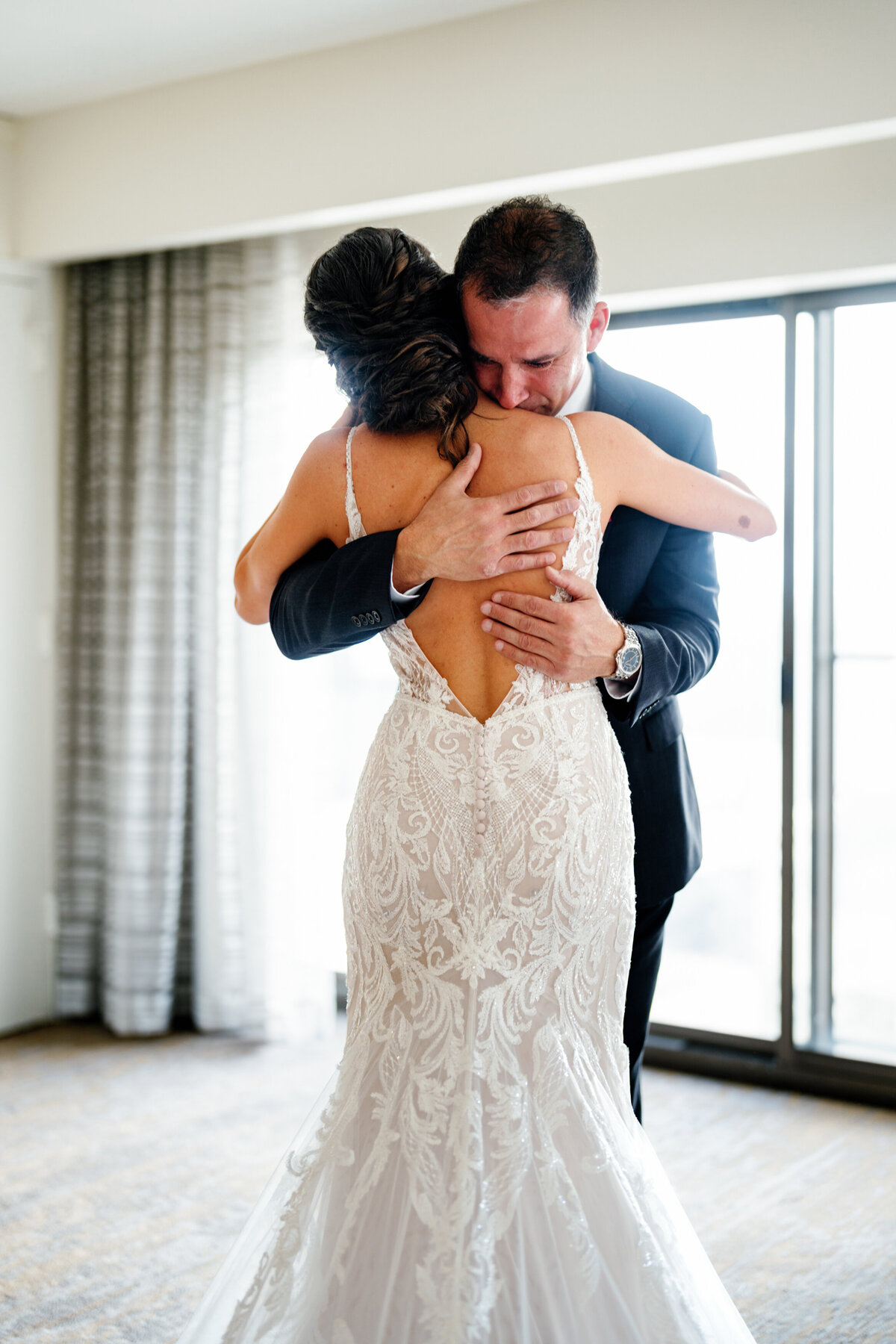 Aspen-Avenue-Chicago-Wedding-Photographer-Fairlie-simply-elegant-xo-anna-held-floral-studio-tamara-makeup-rustic-modern-hocky-fun-hype-elegant-Chicago-Loft-industrial-Romantic-XO-Art-And-Design-FAV-55