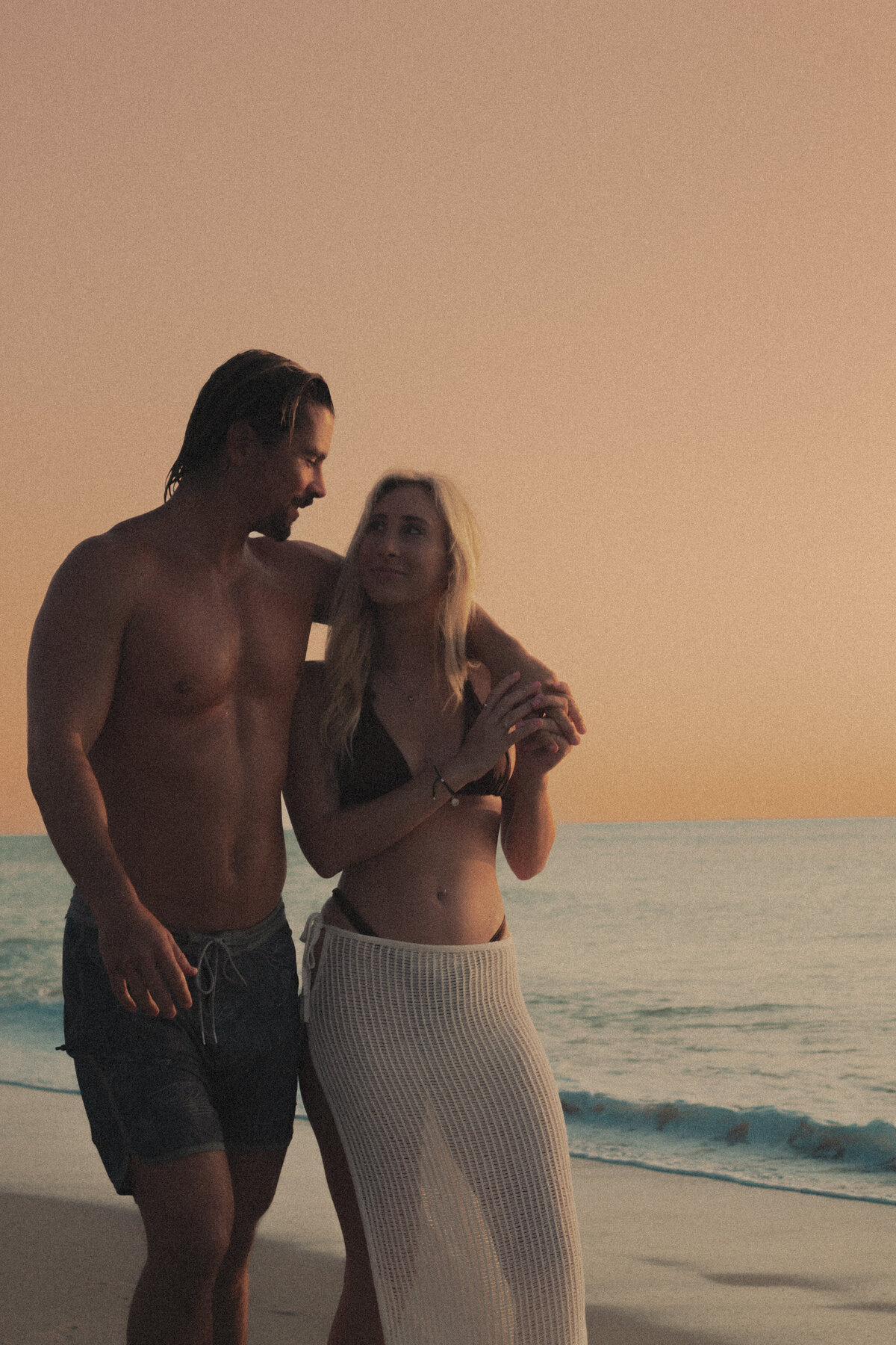romantic-engagement-photos-melbourne-florida 