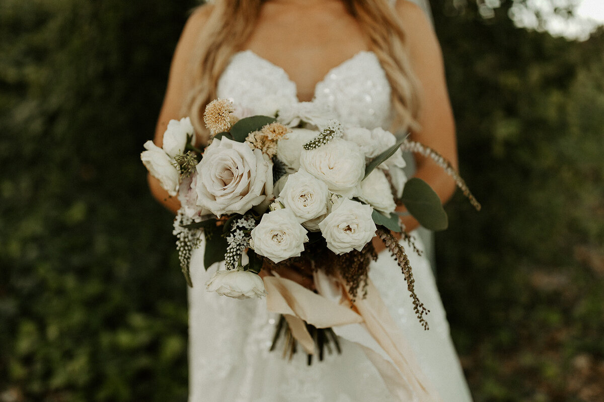 bride holding bouquet