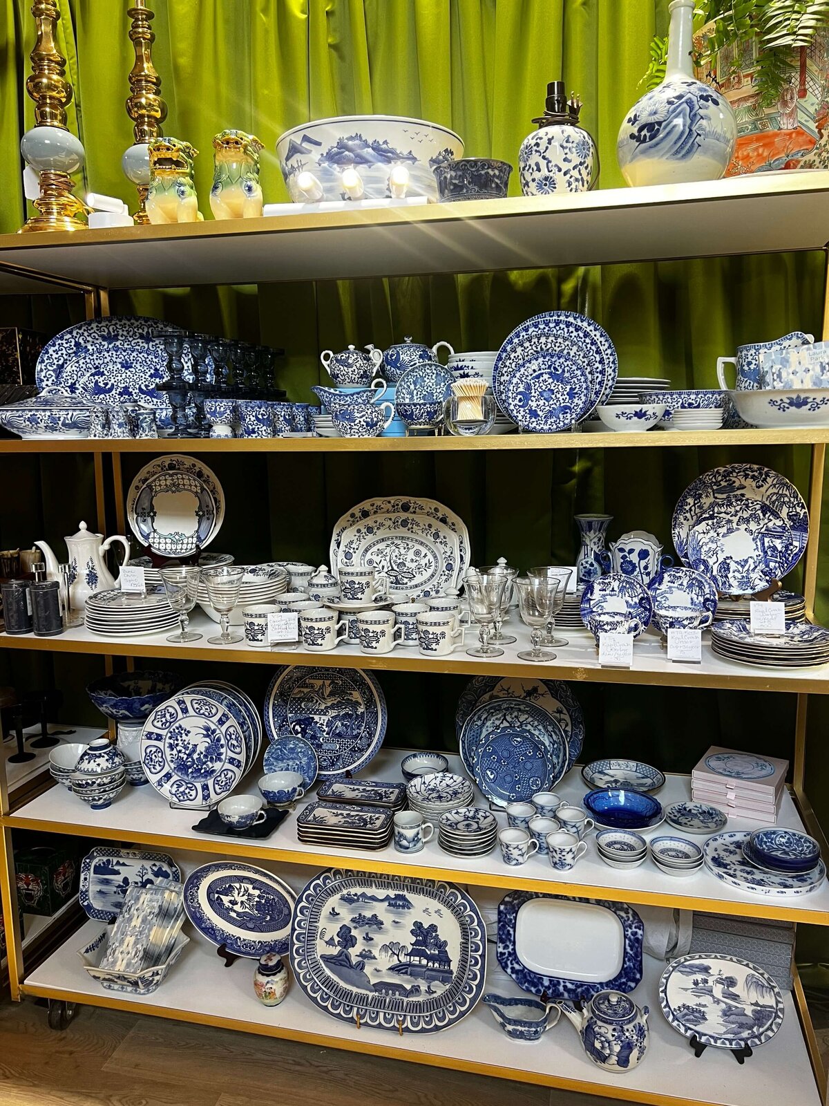 Old-Line-Markt-Poolesville-Maryland-Aix-La-Chapelle-Danielle-Couick-Ghost-Host-Magnolia-Bluebird59