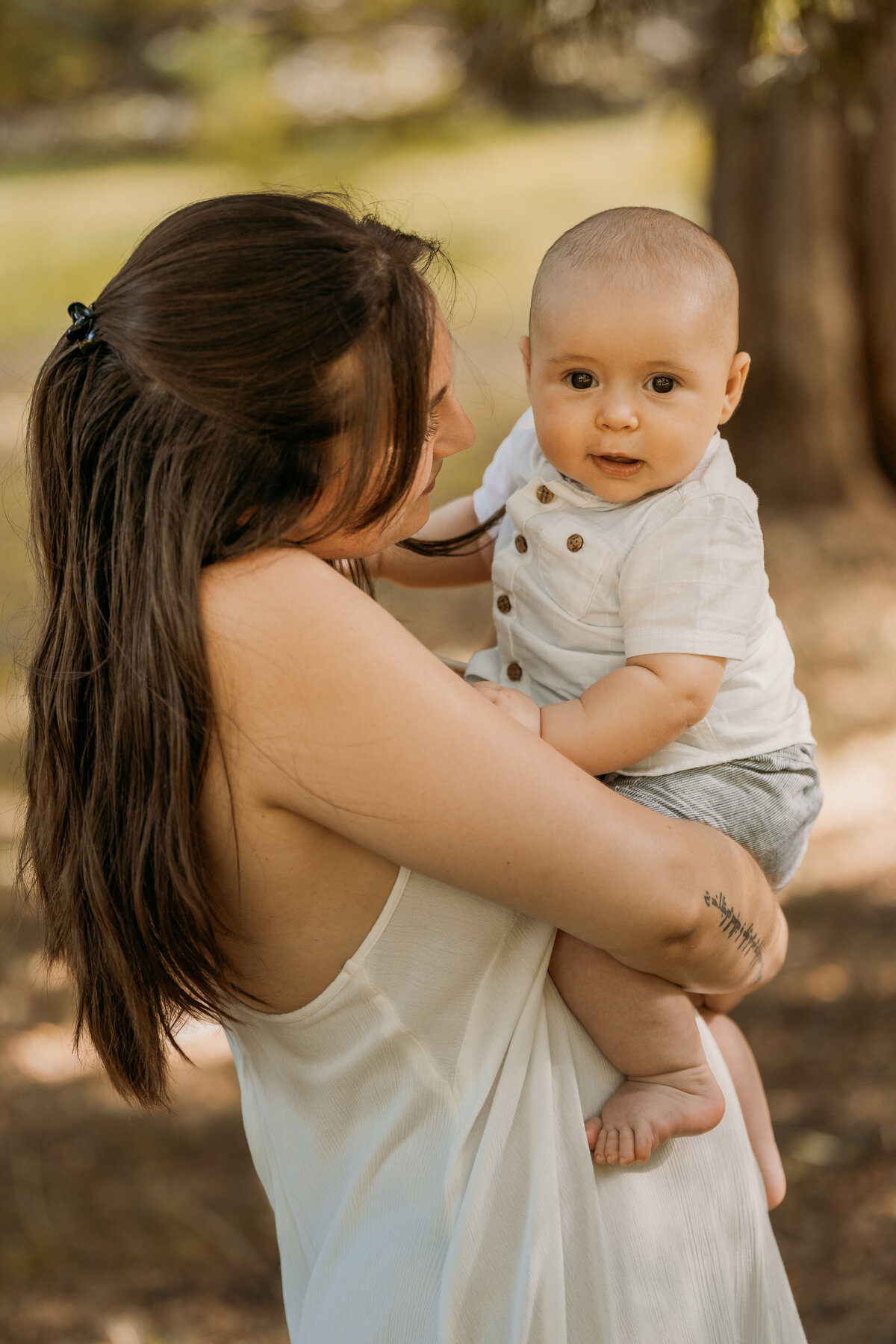 photographe gien nouveau ne naissance seance photo bebe famille foret portrait aurore photographe 5