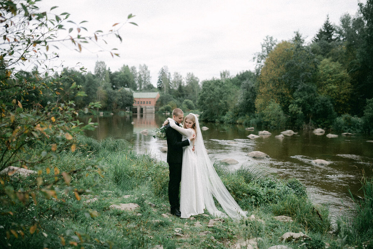 Wedding photo of an Intimate and romantic wedding  photography session in Porvoo by photographer Hannika Gabrielsson