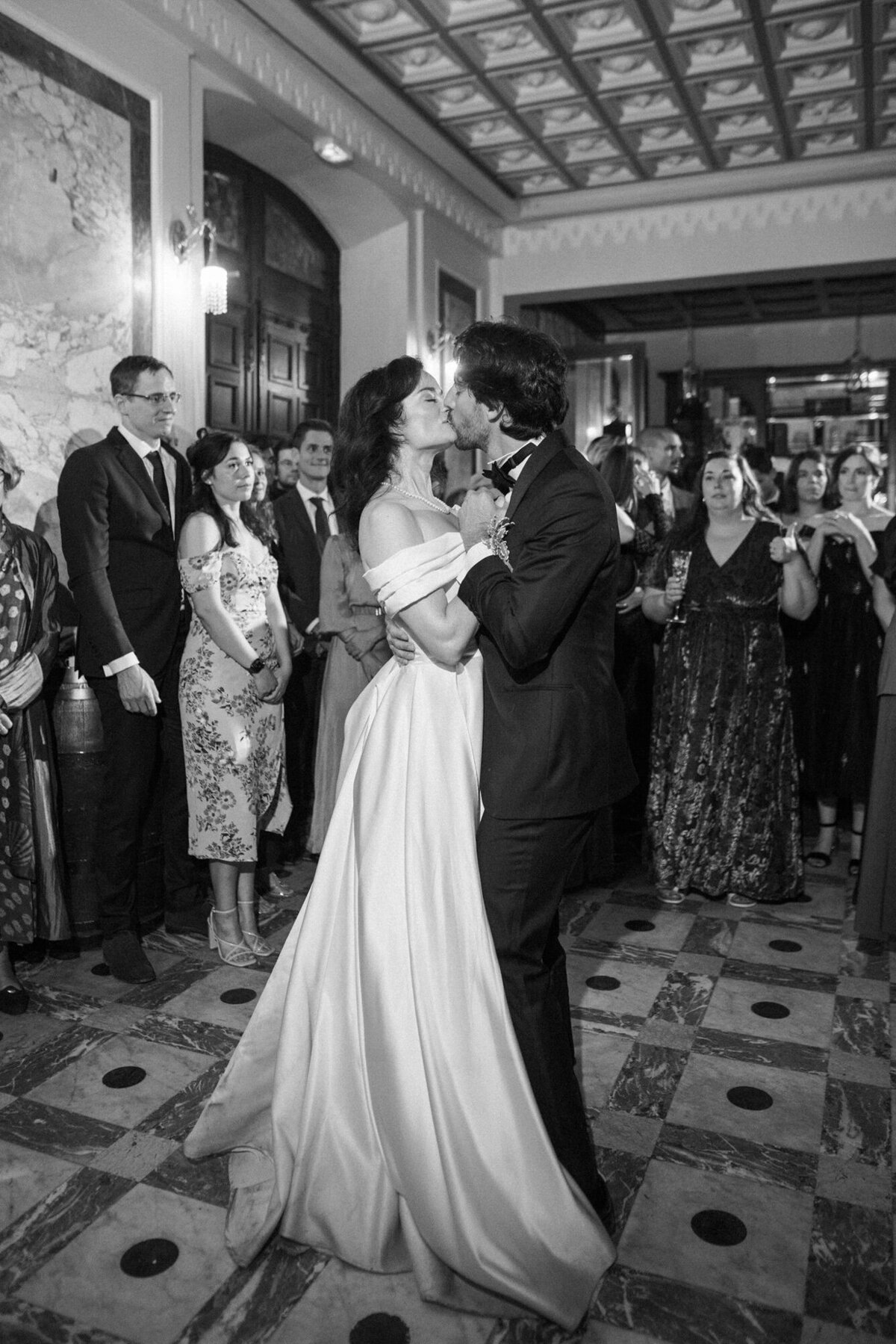 Maïlys Fortune Photography Husband Wife Wedding Weddings Photography France Switzerland Italy Timeless Dreamy Imagery Bilingual French English Destination Weddings Destination Wedding Provence French Riviera Paris Lake Como Tuscany163