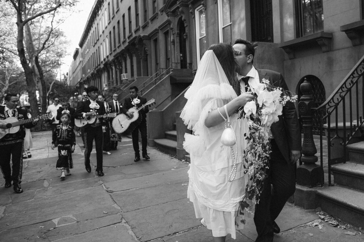 Brooklyn intimate wedding with mariachi band cascading bouquet simone rocha dress molly goddard veil by browstones