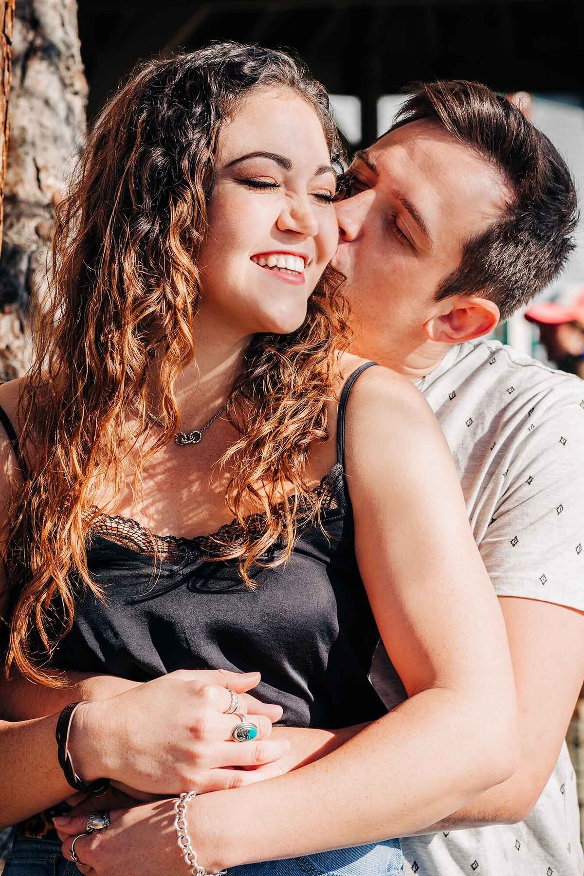 Missoula couple kissing at Caras Park