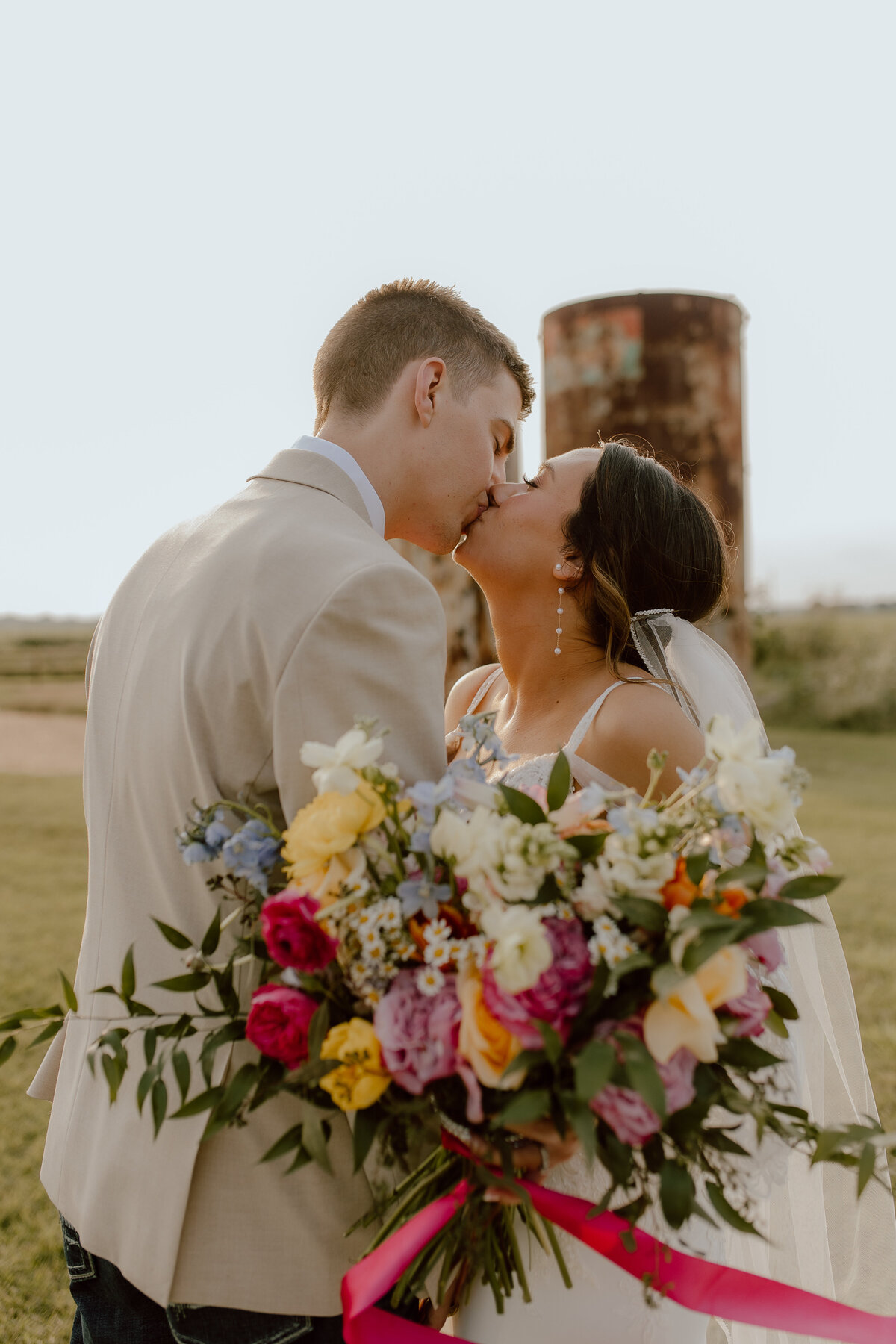 Stylish and heartfelt wedding day photography at The Gin at Hidalgo Falls.