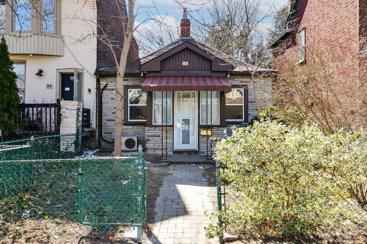 3-web-or-mls-1_003_Exterior Front