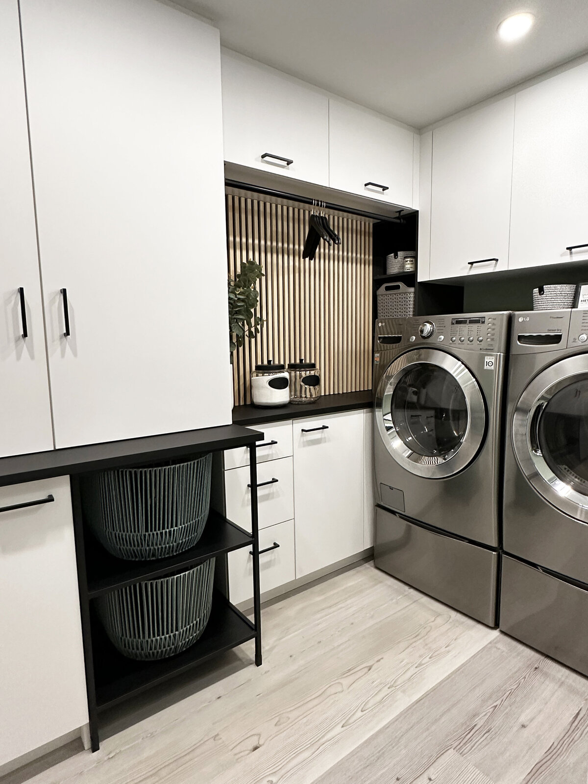Modern Laundry Interior Design Reno Urbanomic Interiors 2021 (25)