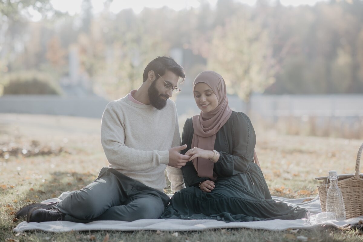Timeless Tales Creatives - Engagement Photos ideas  (3)