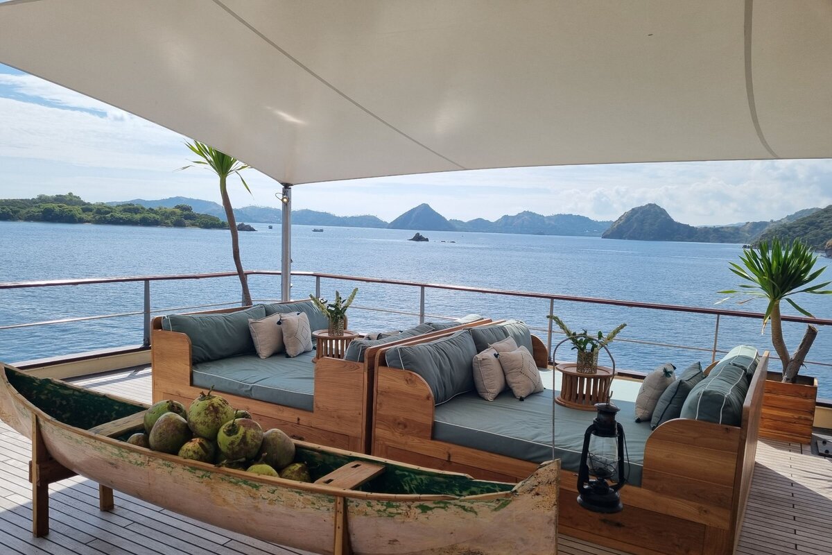 Kudanil Explorer Expedition Yacht Charter Indonesia boat-top-deck-9