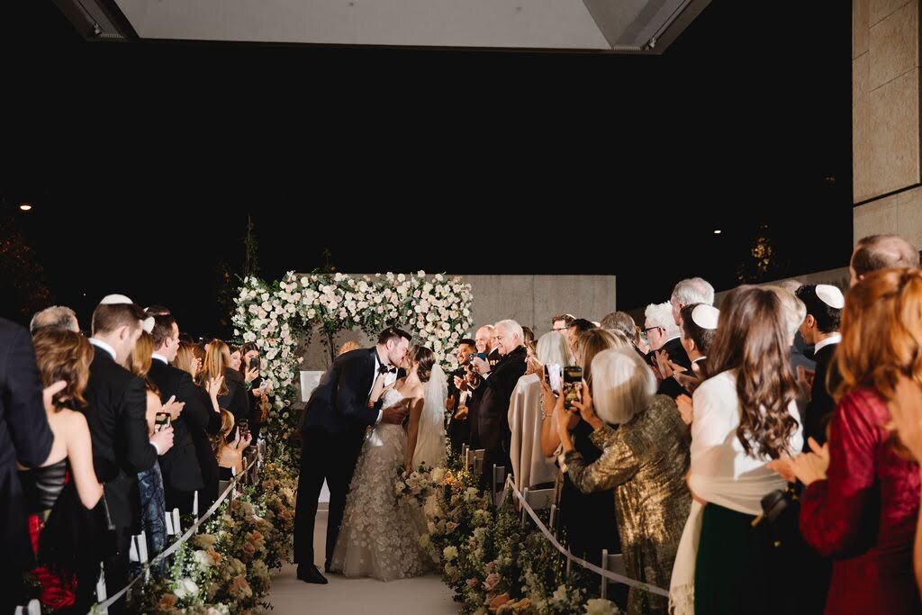 Carly-and-Gabe-Philadelphia-wedding-Barnes-Foundation19
