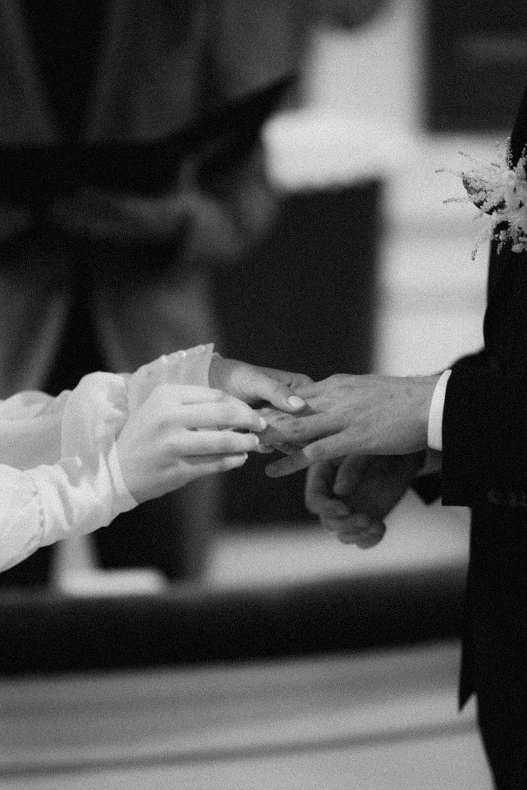 Wedding photograph of an intimate wedding ceremony by photographer Hannika Gabrielsson
