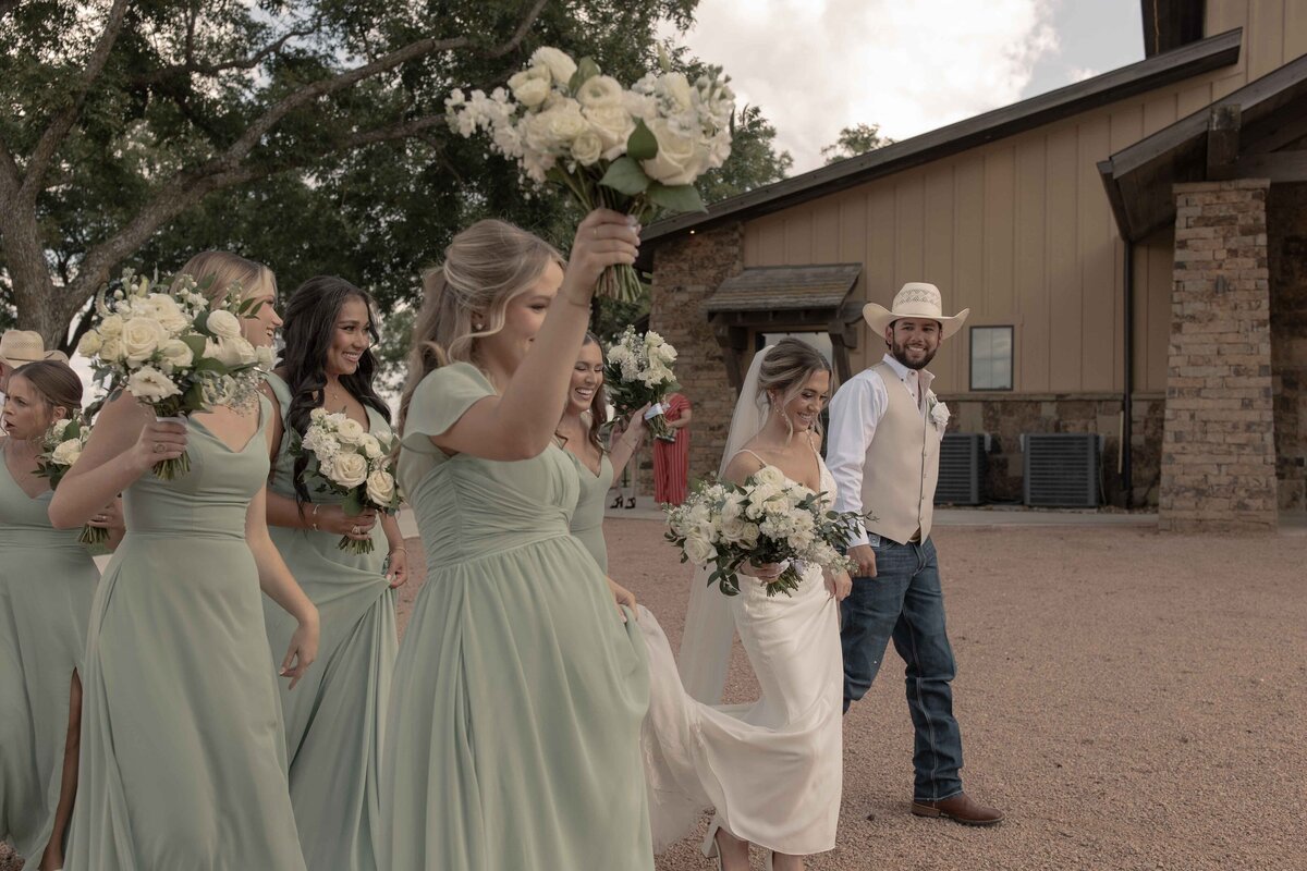 Dakota&Hope'sSneakPeeks-courtneyagaryphotography-26