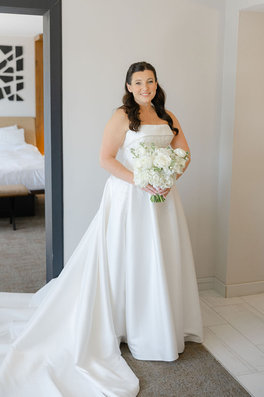 classic-bride-springfield-country-club-wedding