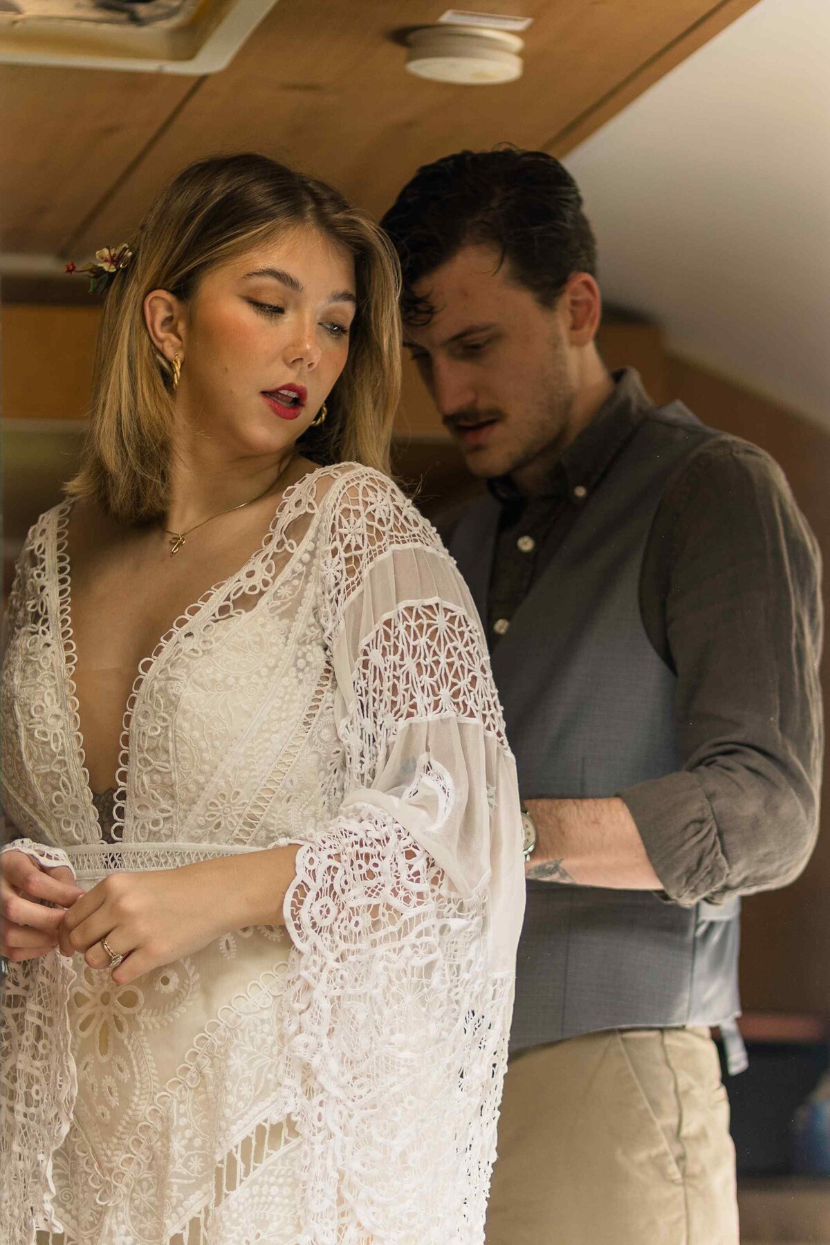 27-bride-groom-getting-ready