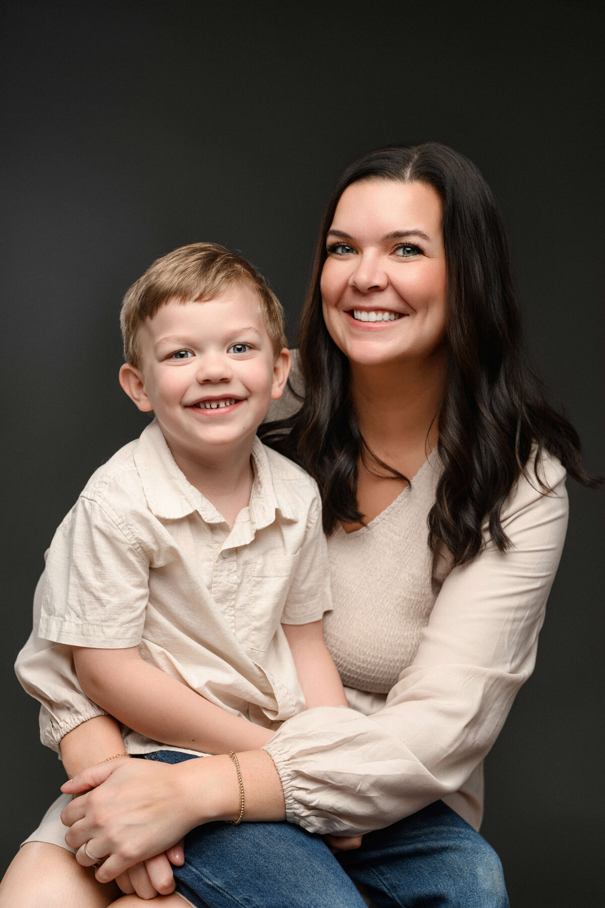 250408-LizRoberts-Motherhood-AP59