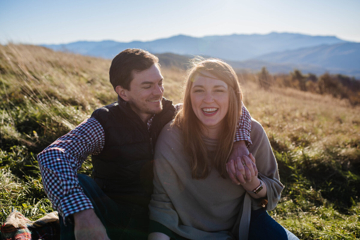 engagement pictures in the mountains