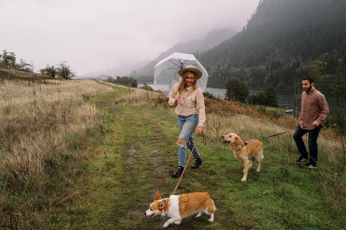 gloomy-october-columbia-gorge-couple-session-kelsey-jake-3