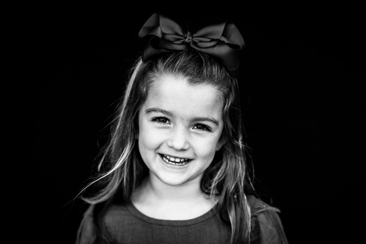 richmond-school-pictures-siblings-preschool-elementary-black-backdrop-fine-art-rva22