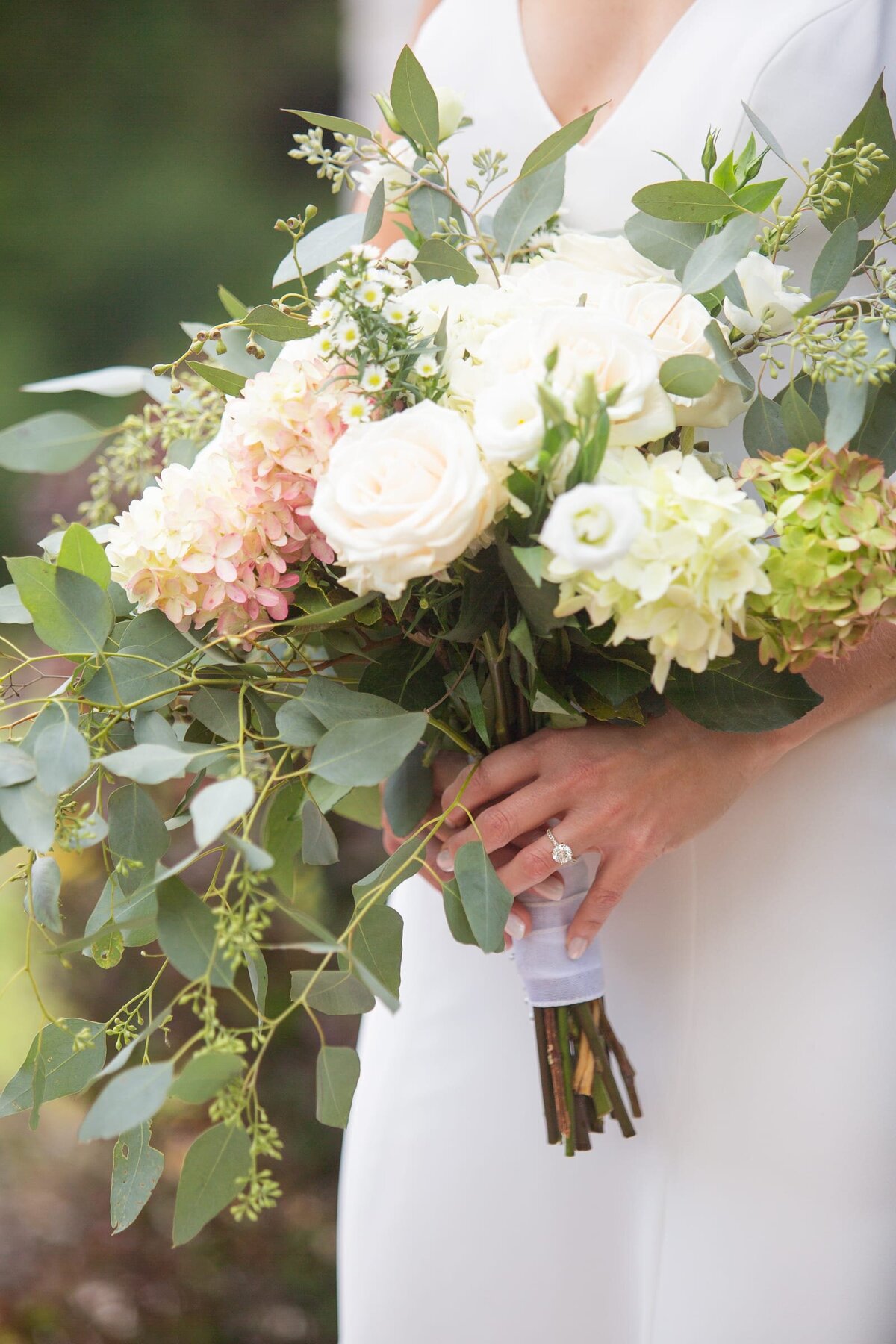 blush-white-wedding-bouquet