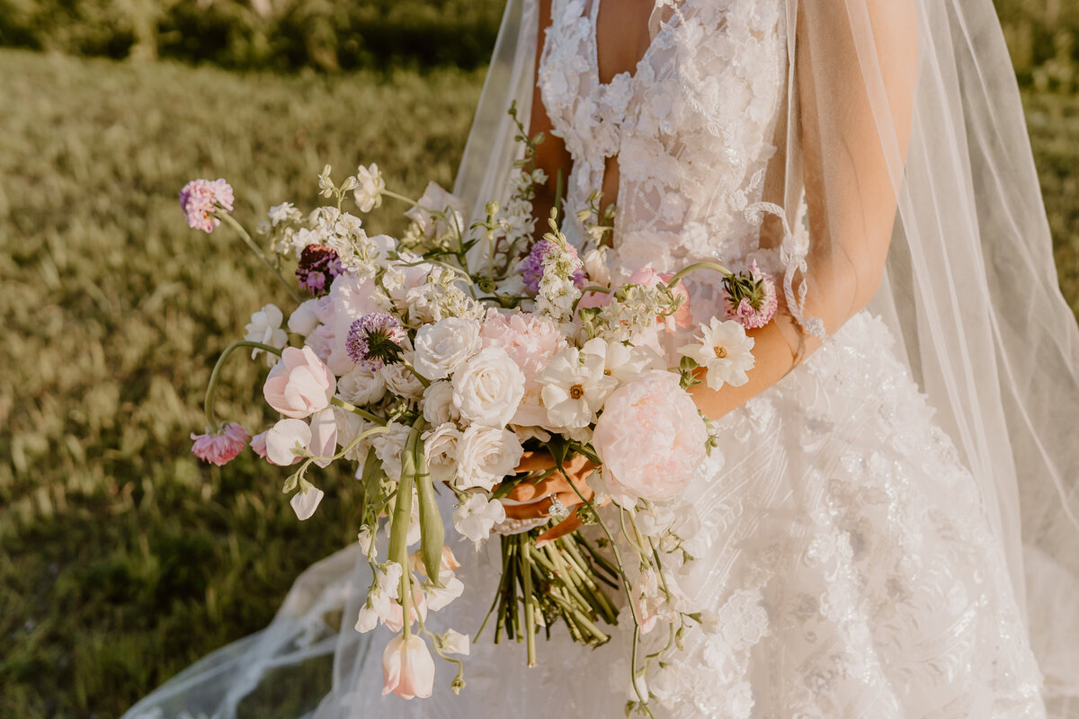 wedding-flowers-bride-portrait-emerald-hills-events-promise-city-iowa-des-moines-wedding-photographer-storyteller-collective-photo-co