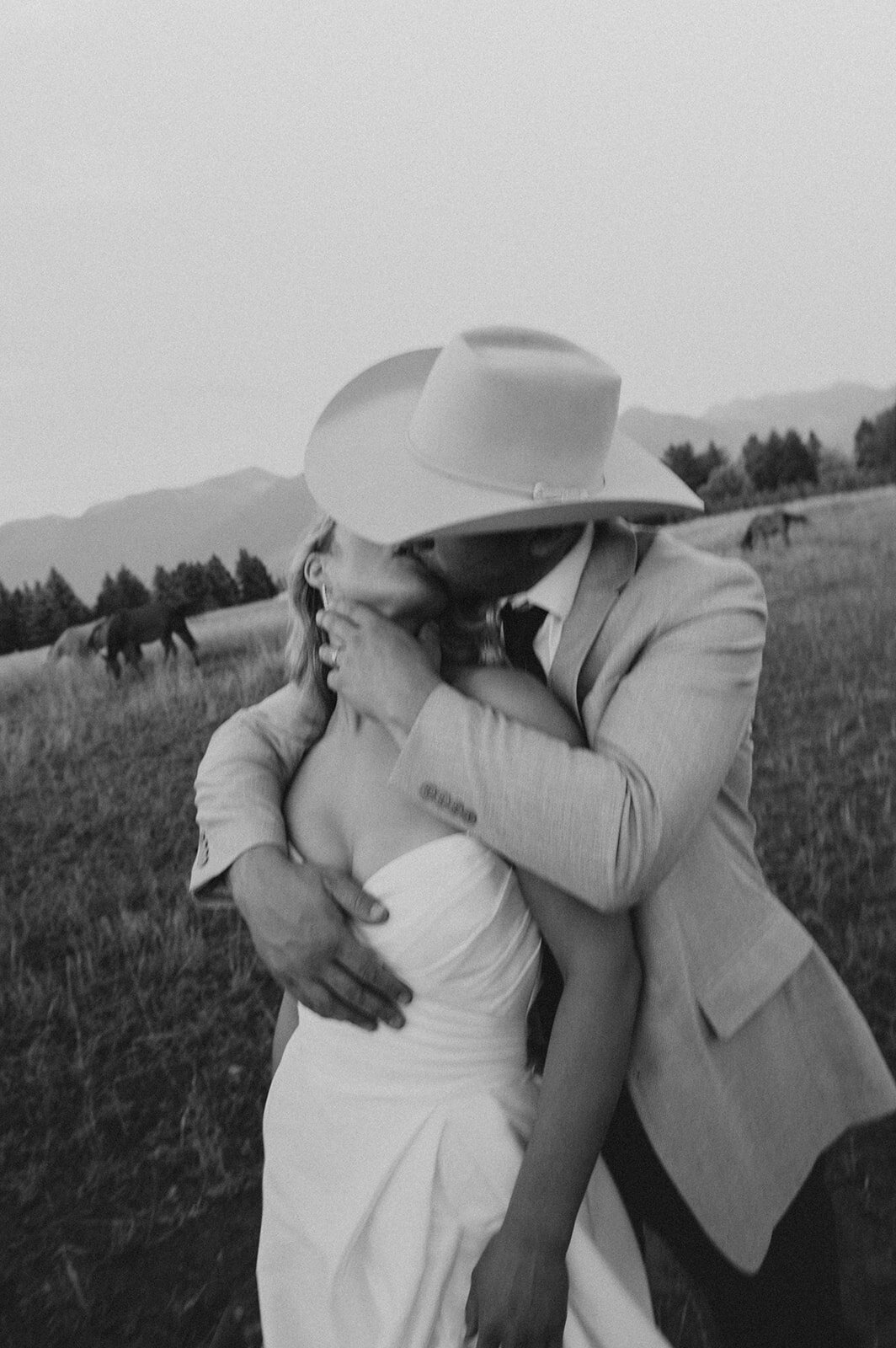 presley-gray-luxury-western-montana-wedding-9246