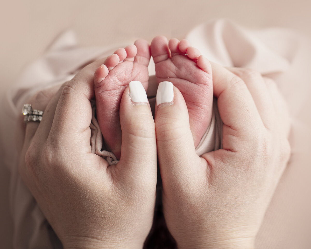 photographers-newborn-portraits-studio-greensburg-pennsylvania-72 copy