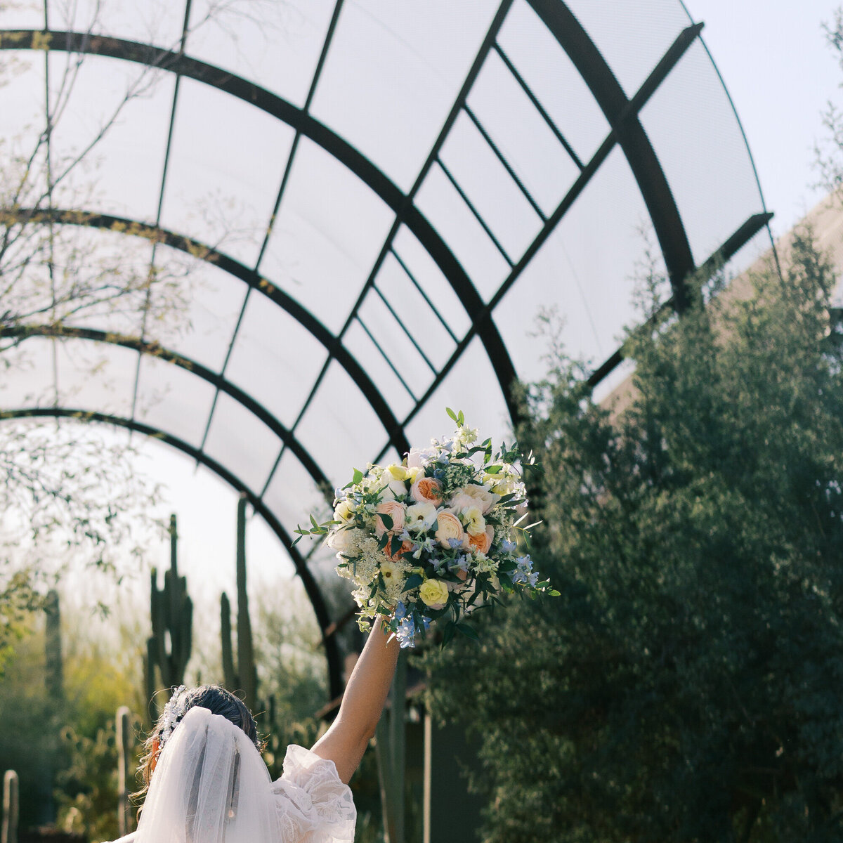desert-botanical-garden-wedding-bride-holding-bouquet