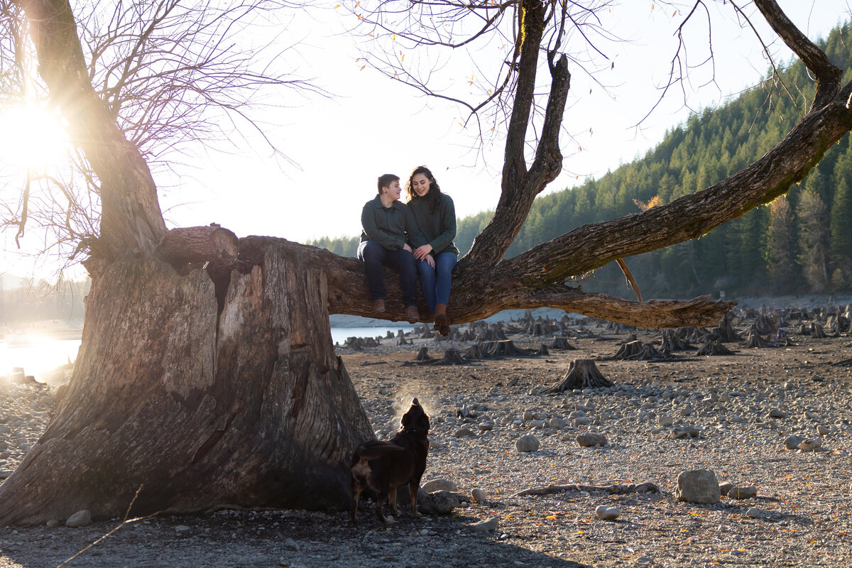Engagement photography session at Rattlesnake lake in snoqualmie washington- 10
