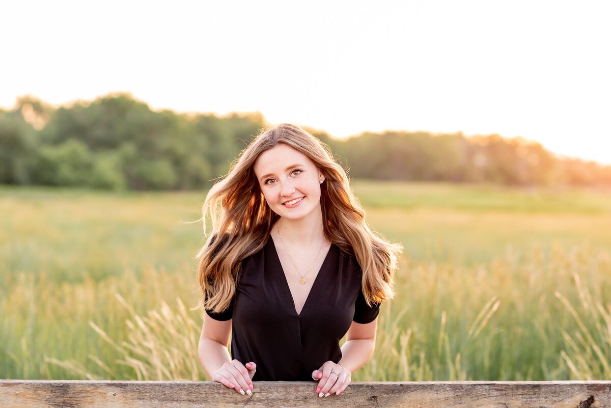 highschool-senior-girl-field-sunset