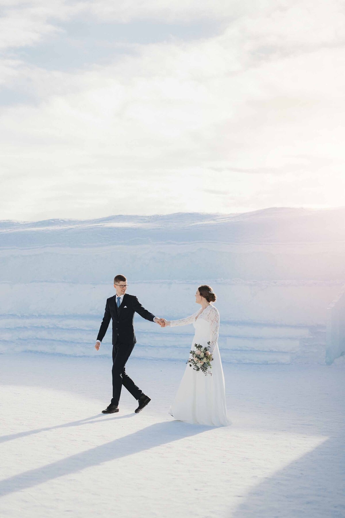 icehotel-weddings-winter-weddings-vinterbröllop-fotograf-kiruna-photographer-wedding-photographer040038