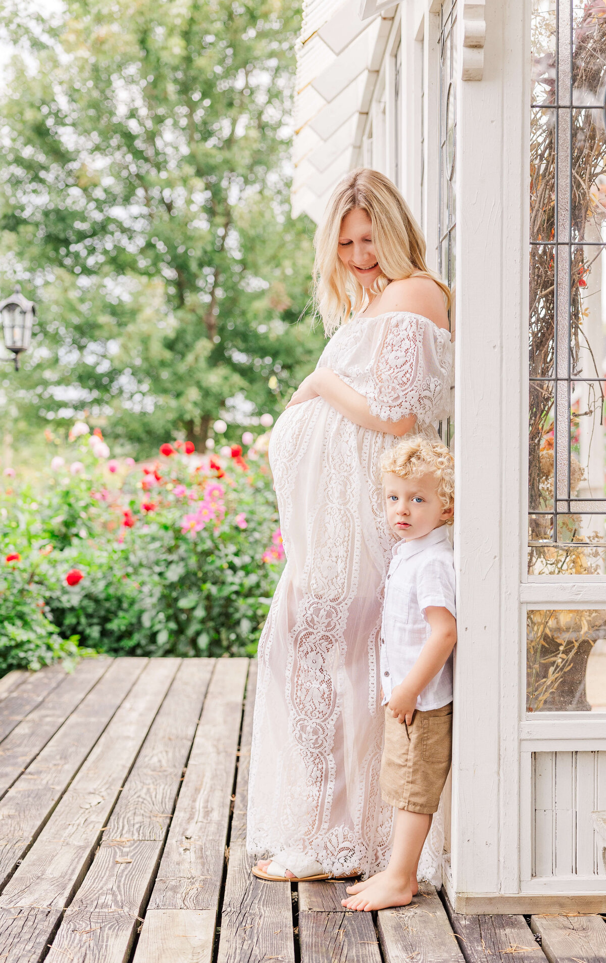 green-house-garden-michigan-maternity-session-6