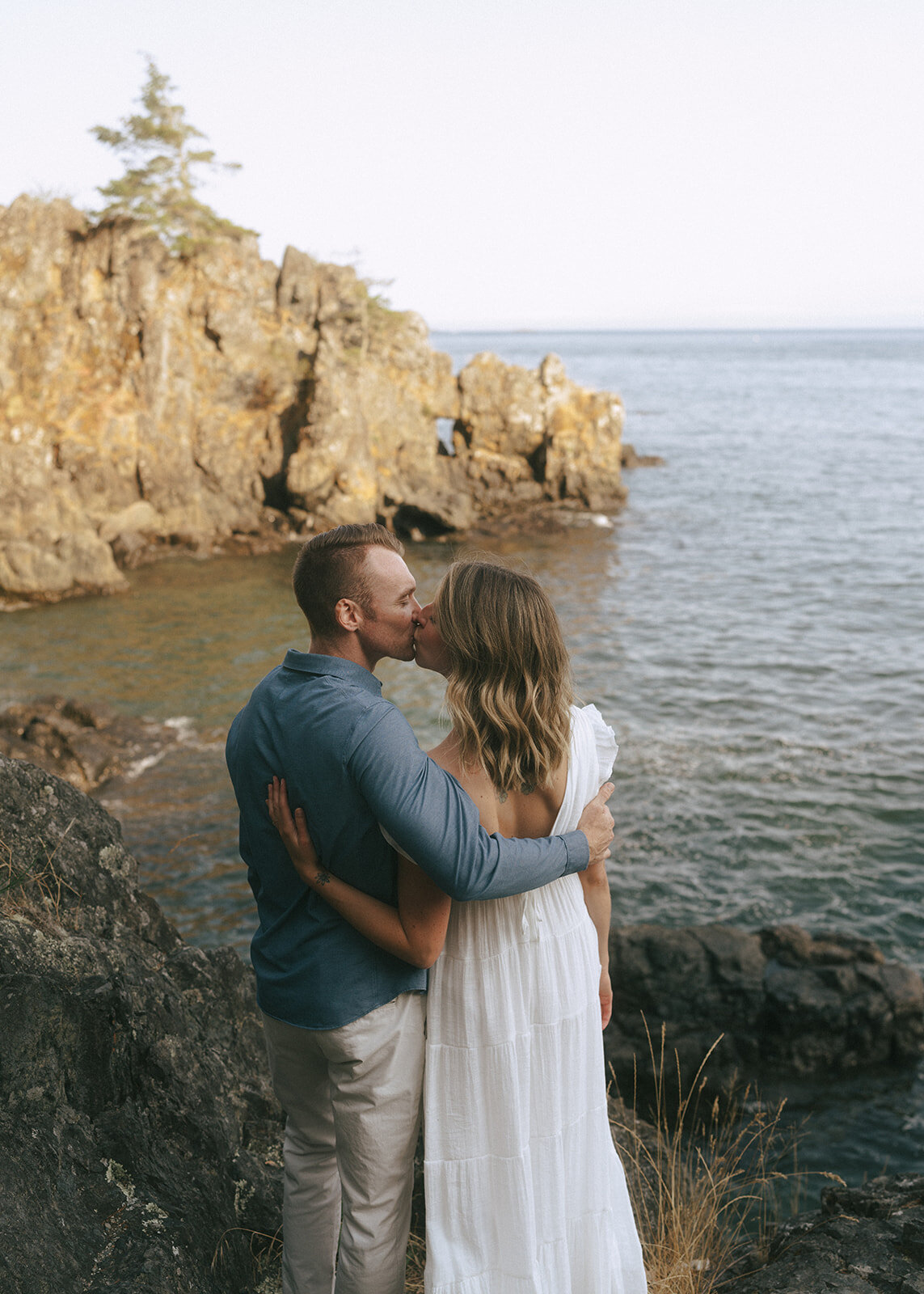 east-sooke-park-aylard-farm-golden-hour-vancouver-island-engagement-taylor-dawning-photography-14