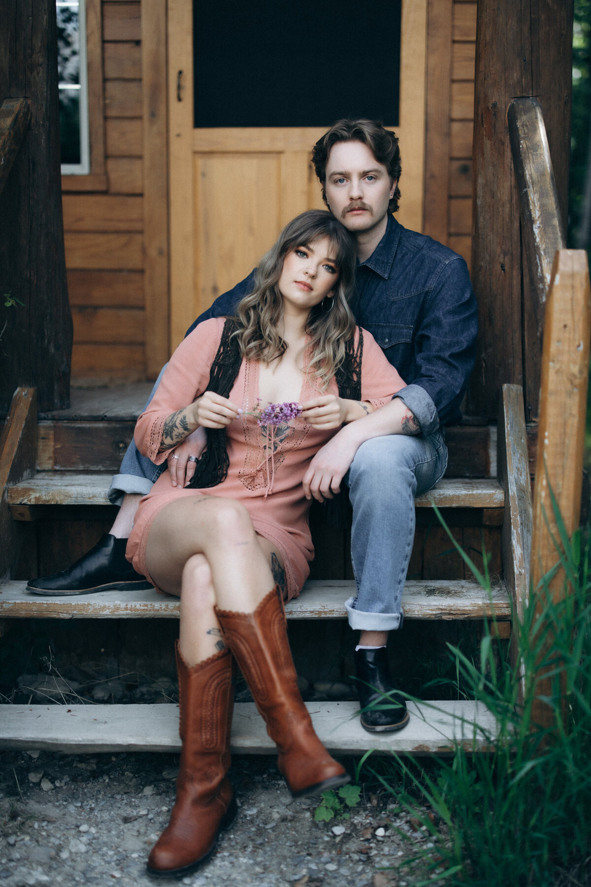 vpc-couples-vintage-cabin-shoot-29