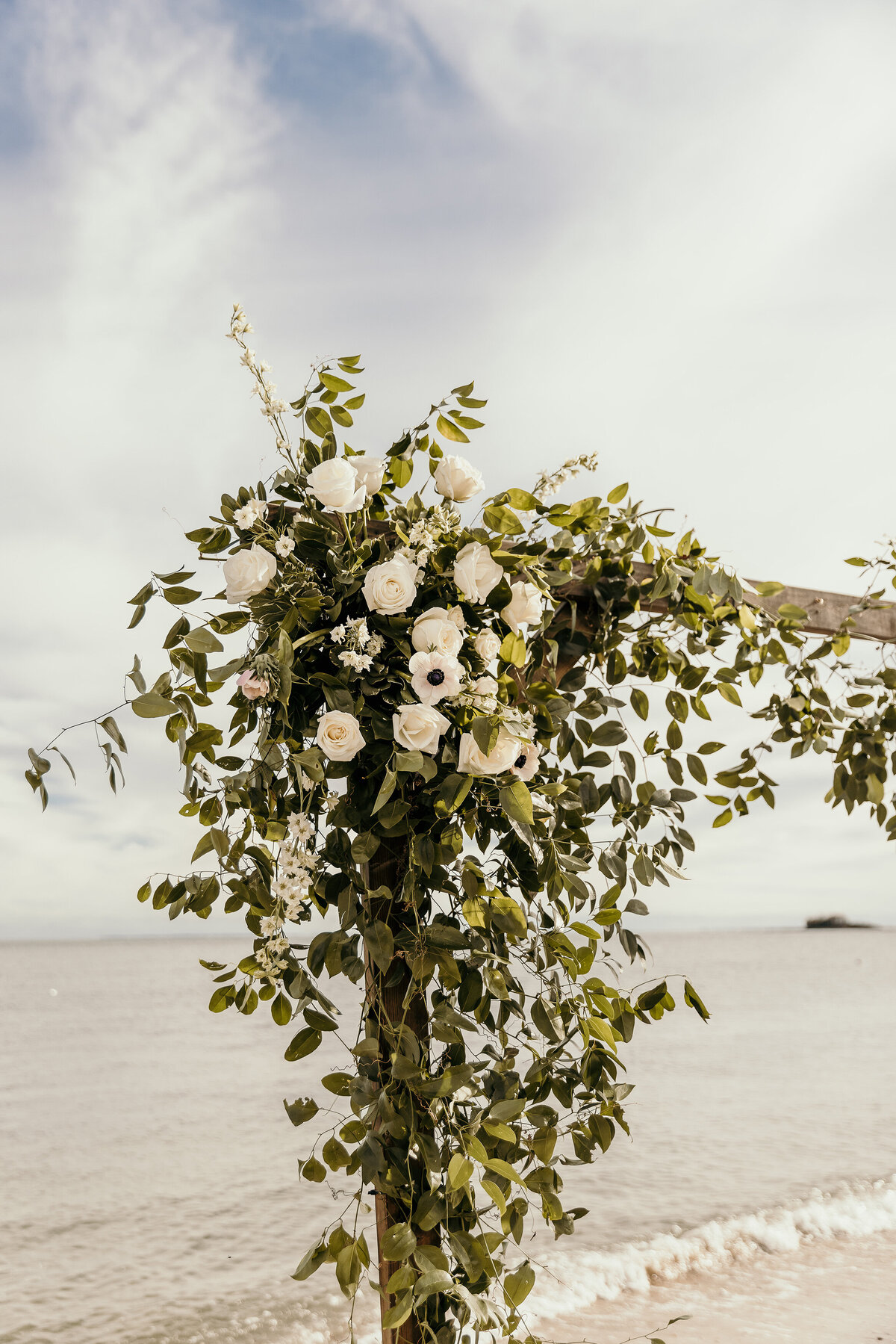 westbrook-beach-aqua-turf-plantsville-ct-wedding-flowers-petals-plates-Cerri-234