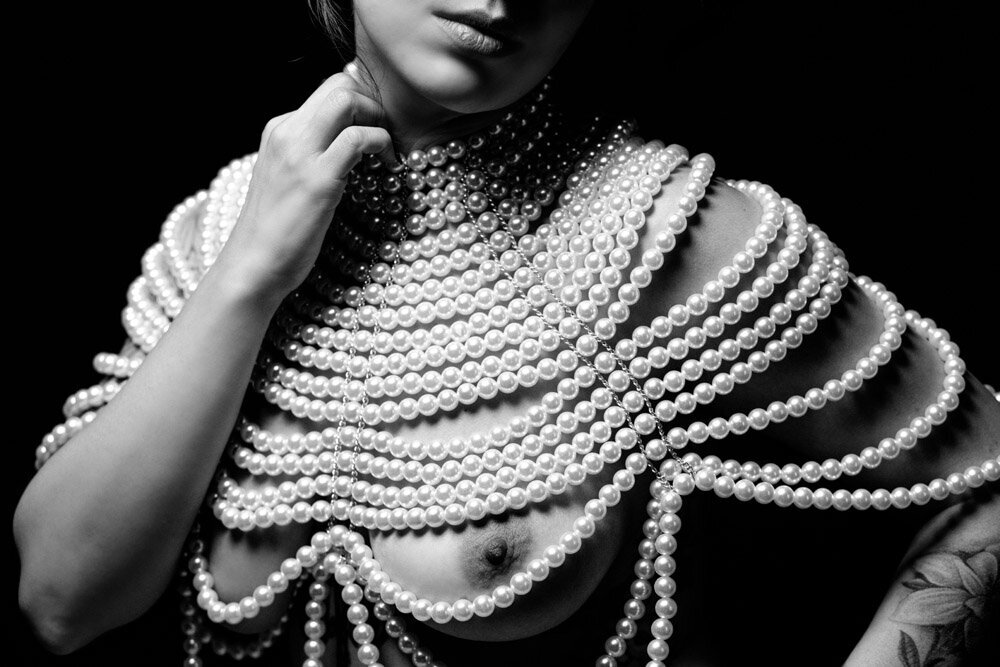 pearl-harness-boudoir-session