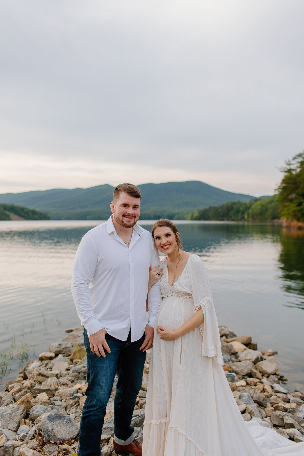 Documentary-Maternity-Session-at-Carvins-Cove-RJ-15 2