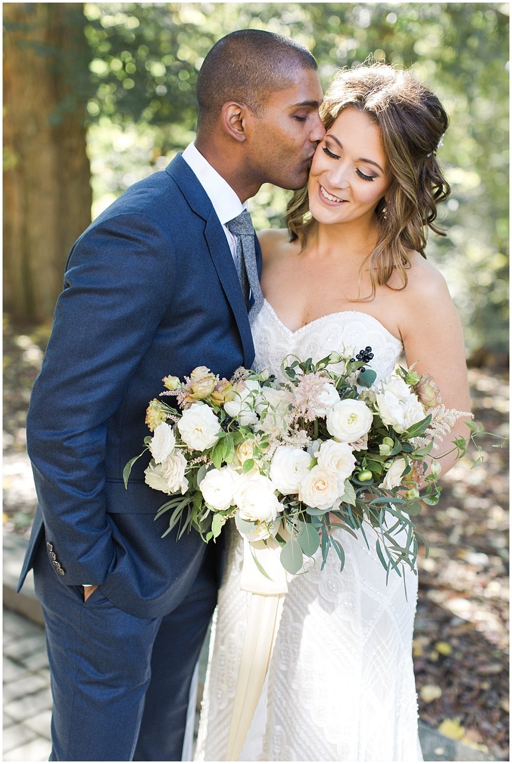 Laurel-Hall-Fall-Navy-Wedding-Ivan-Louise-Images-Jessica-Dum-Wedding-Coordination_photo_0018