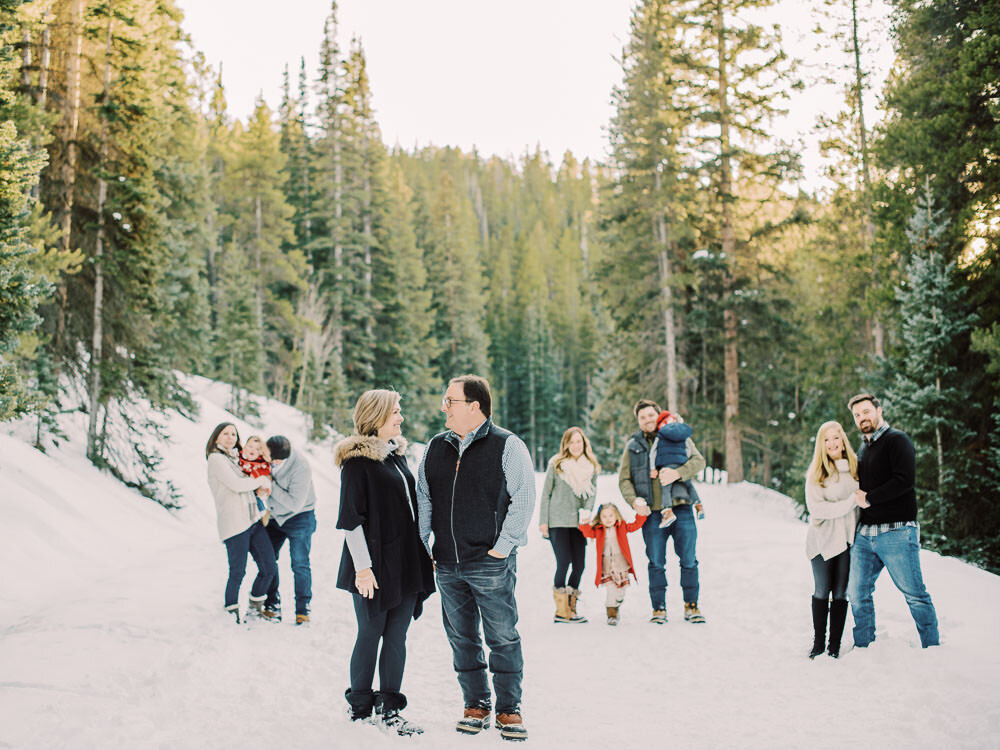 Colorado-Family-Photography-Vail-Mountaintop-Winter-Snowy-Christmas-Photoshoot11