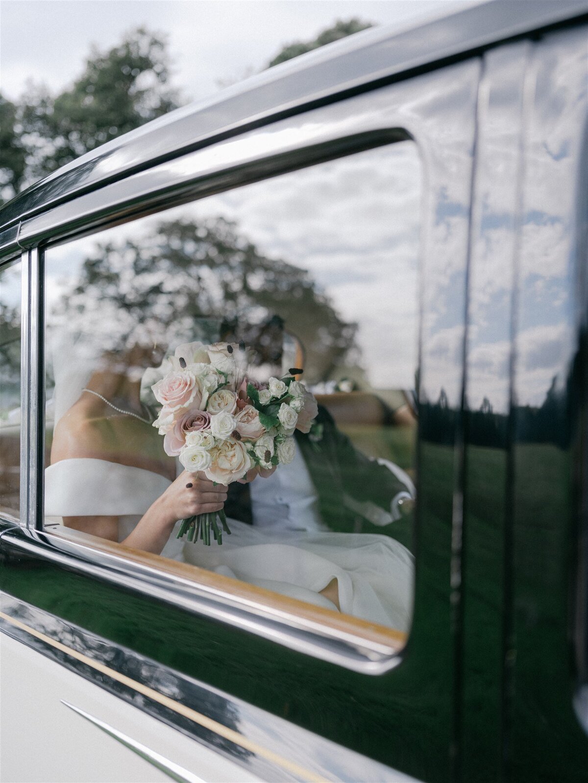 MadelineGeorge_Ceremony_0506_Wizz & Wild Wedding Florals
