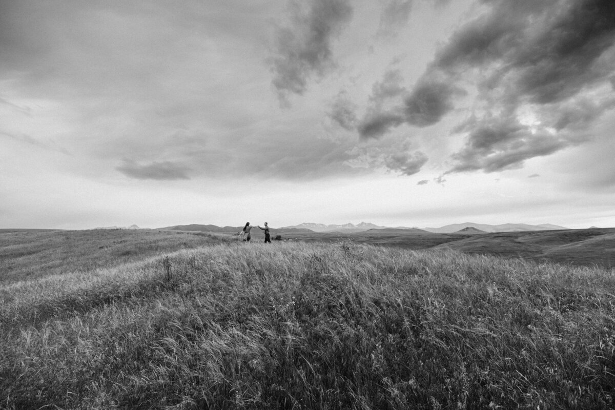 Outdoor engagement photoshoot
