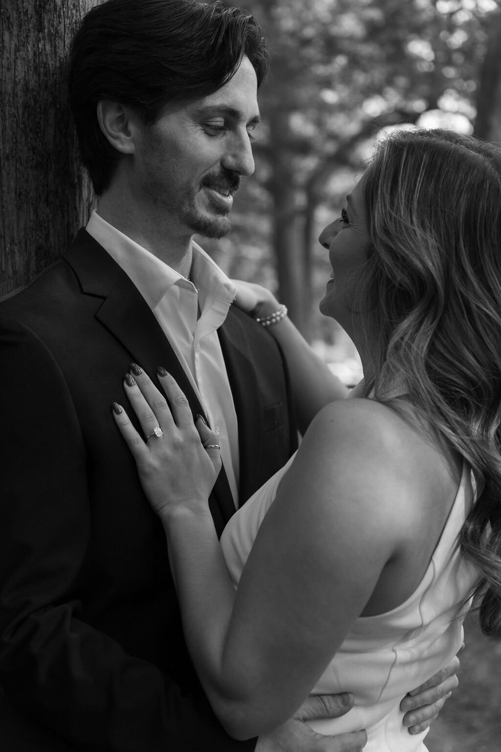 meredith-michel-photography-black-and-white-couples-portrait-richmond-va