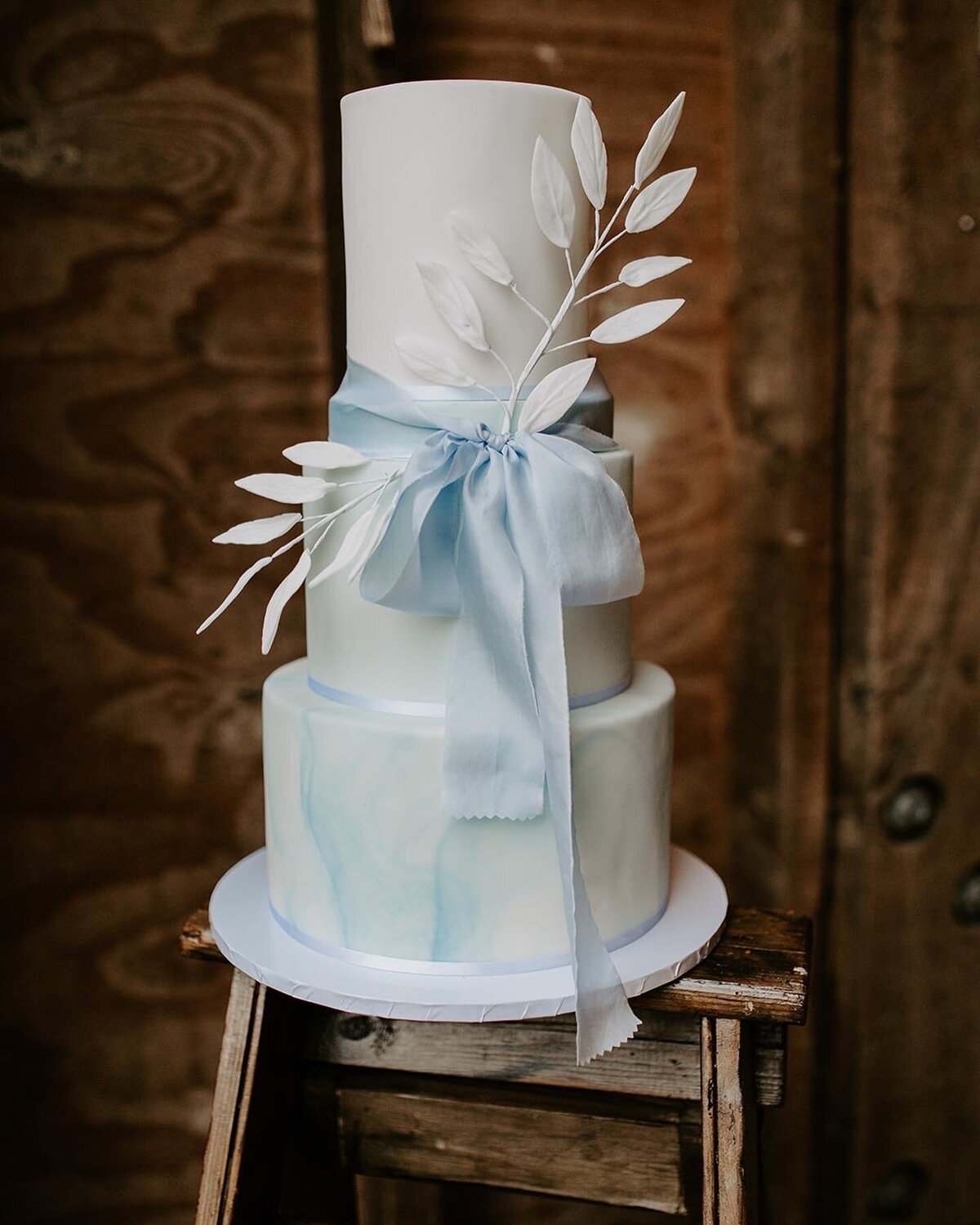 layers-graces-dusty-blue-wedding-cake