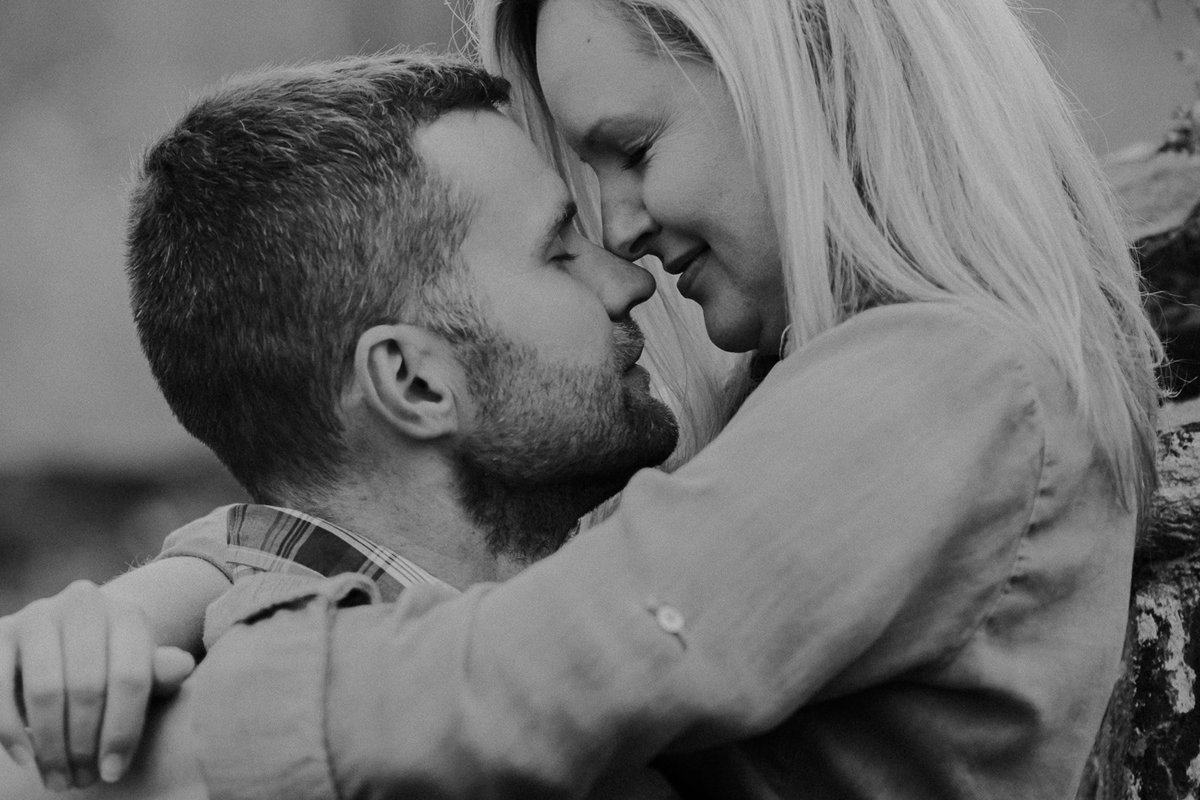 12_Outdoor_Couple_Engagement_Fall_Sunset_Maryland_Oregon_Ridge