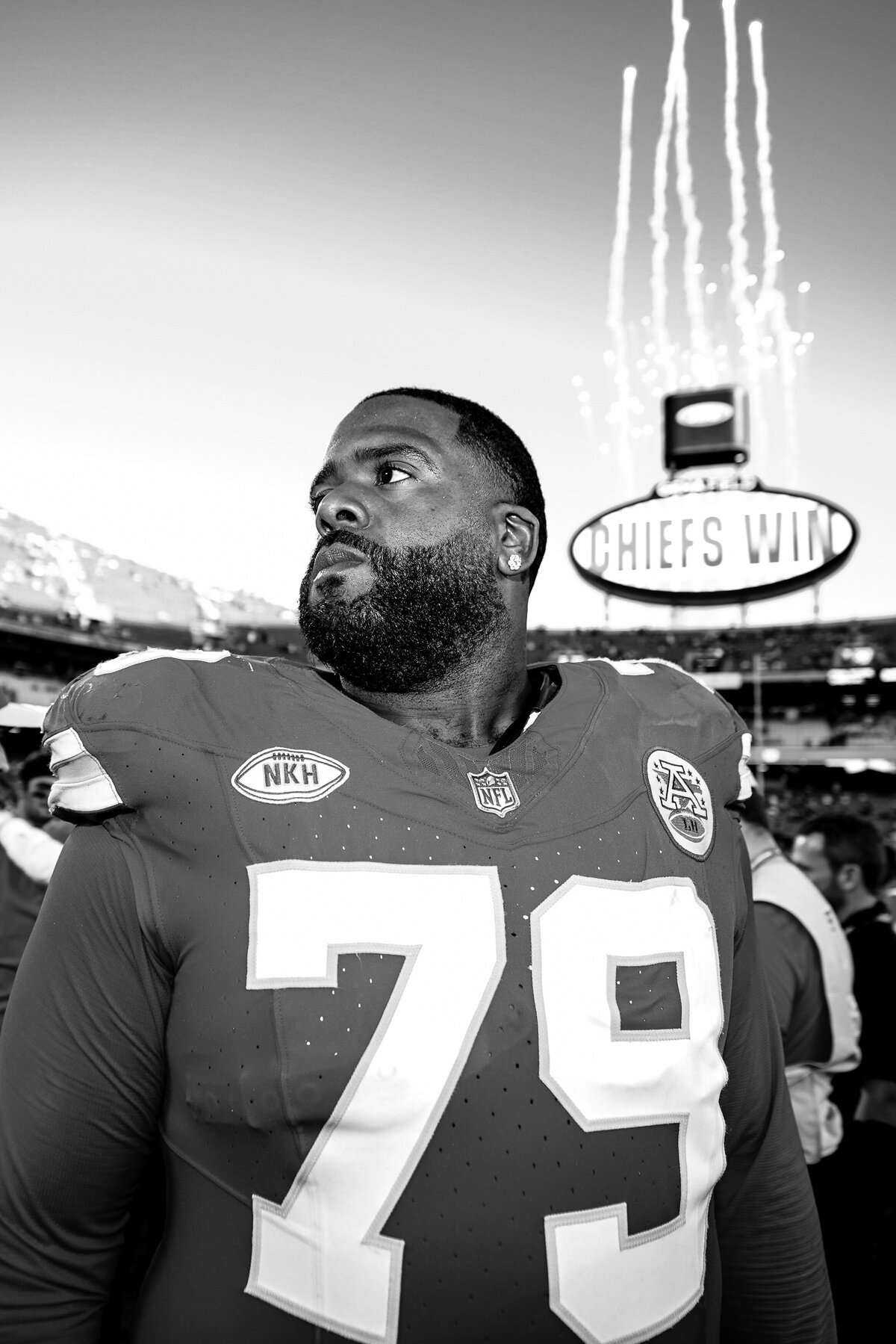 kansas-city-sports-photography-chiefs-0015-player-portrait-black-and-white