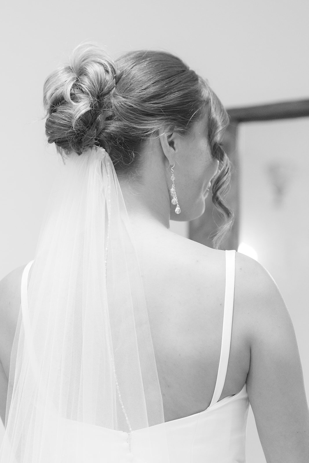 getting ready pictures Stoney Creek Hotel wedding, Lacrosse, WI-80